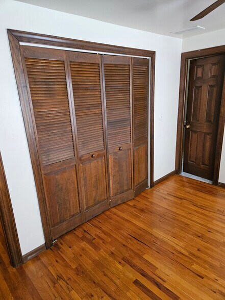 Building Photo - 340 W State St