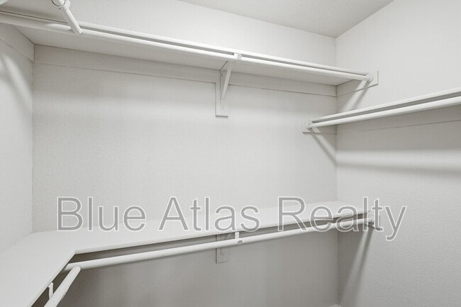 Building Photo - 268 Castleridge Dr