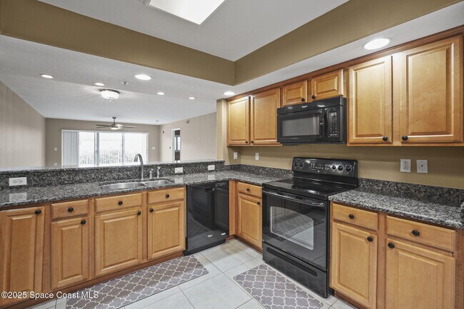 Building Photo - 551 Casa Bella Dr