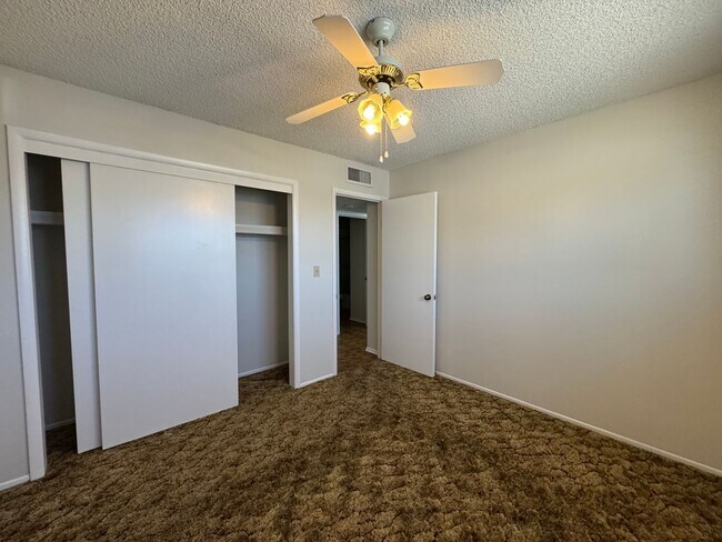 Building Photo - 3BR 2Ba home w/Large Fenced yard with RV g...