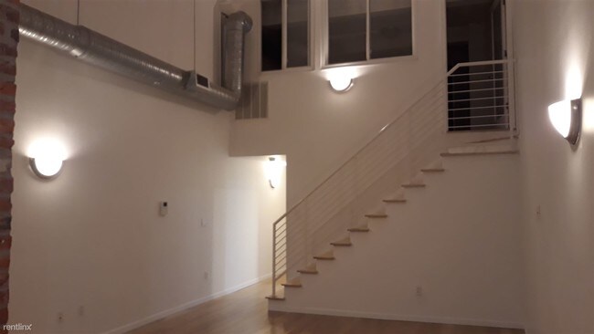 Building Photo - 2 br, 1 bath  - 728 Market St