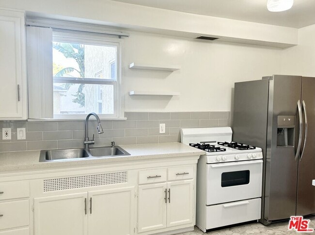 Building Photo - 2334 Keeler St