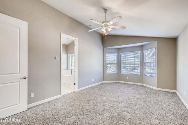 Building Photo - 3043 N 33rd Pl