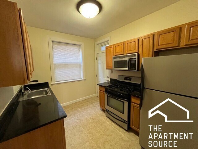 Building Photo - 2440 N Hamlin Ave