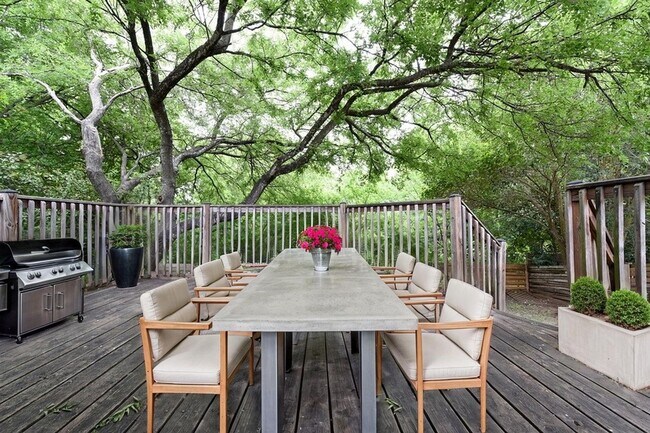 Building Photo - LARGE DECK  |  MATURE TREES  |  GREAT LOCA...