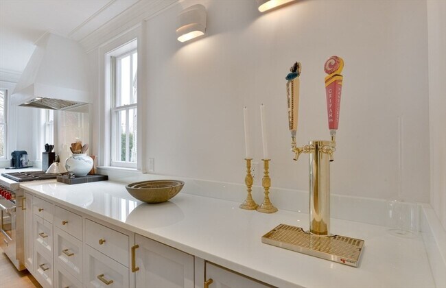 Building Photo - 51 Fair St