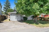 Building Photo - Charming 2-Bedroom Ranch with Garage & Fen...