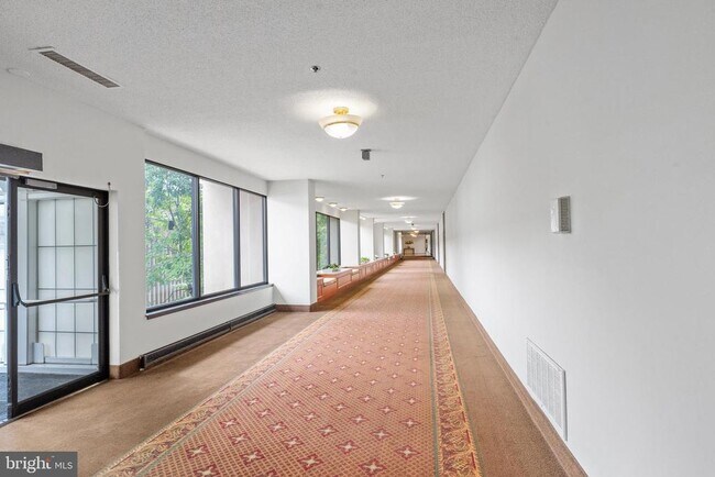 Building Photo - 3709 S George Mason Dr