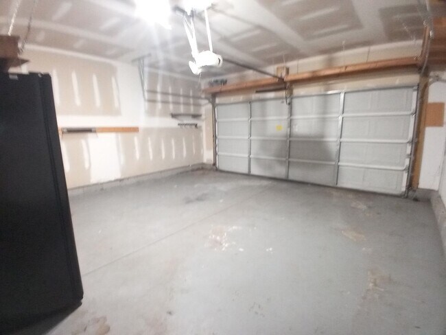 Building Photo - 565 Batty Way