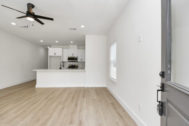 Building Photo - 1314 W Willis St