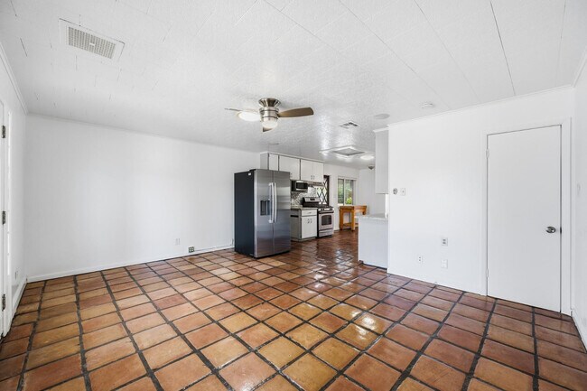 Building Photo - 8639 E Virginia Ave