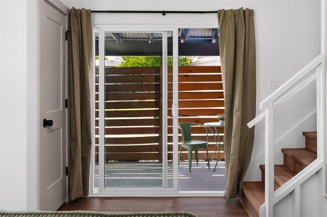 Building Photo - 1201 Southport Dr