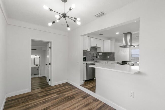 Building Photo - FULLY FENCED Home For Rent in St Petersburg!