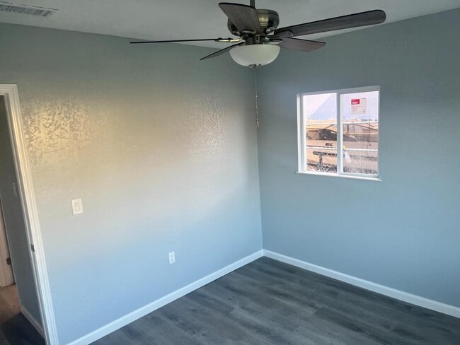 Building Photo - 392 N Ferger Ave