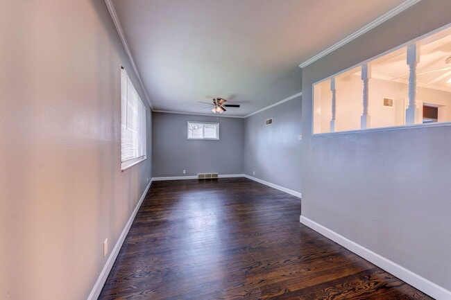 Building Photo - 212 Lakeside Dr