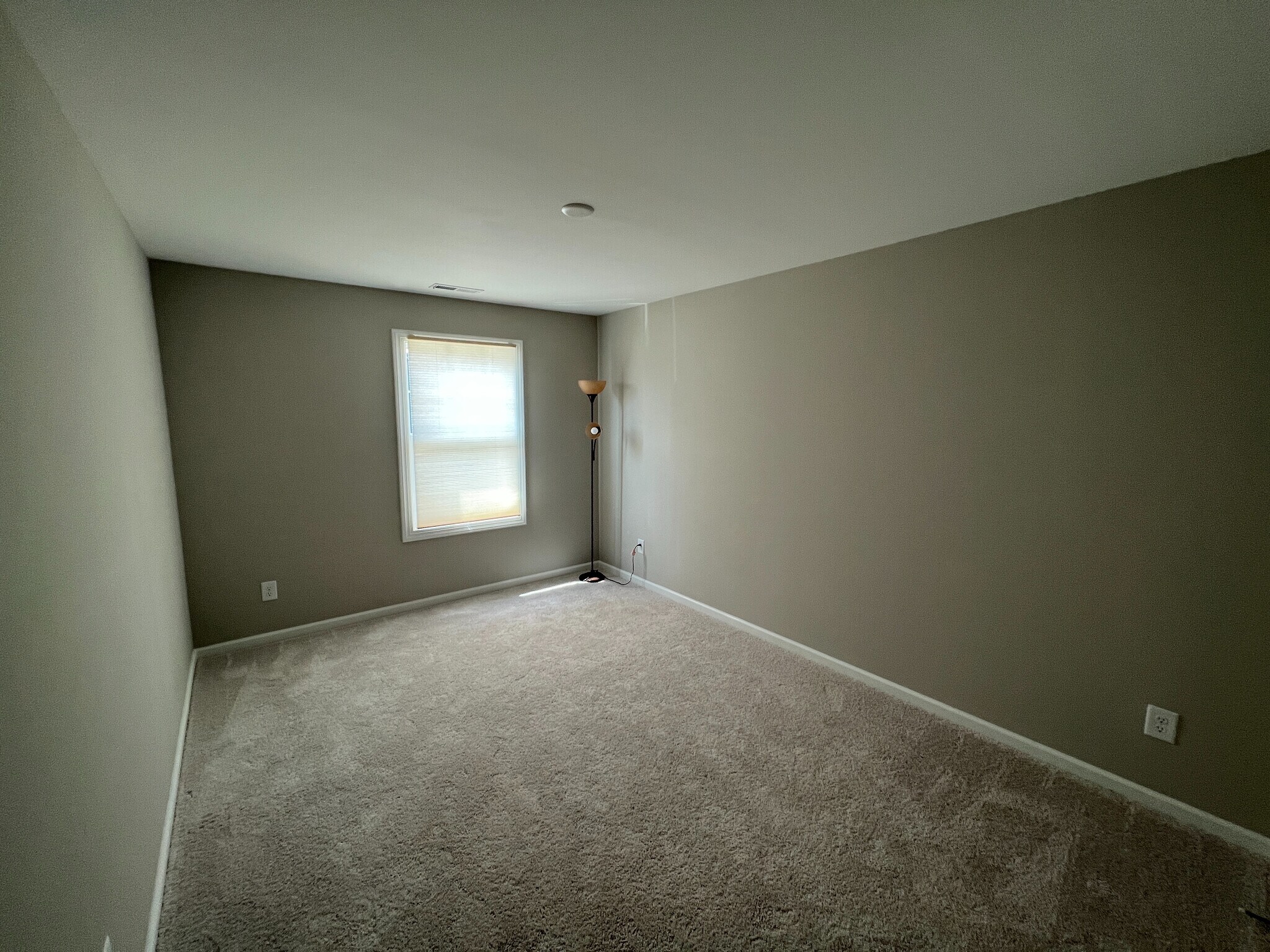 Building Photo - Room in House on Tawny View Ln