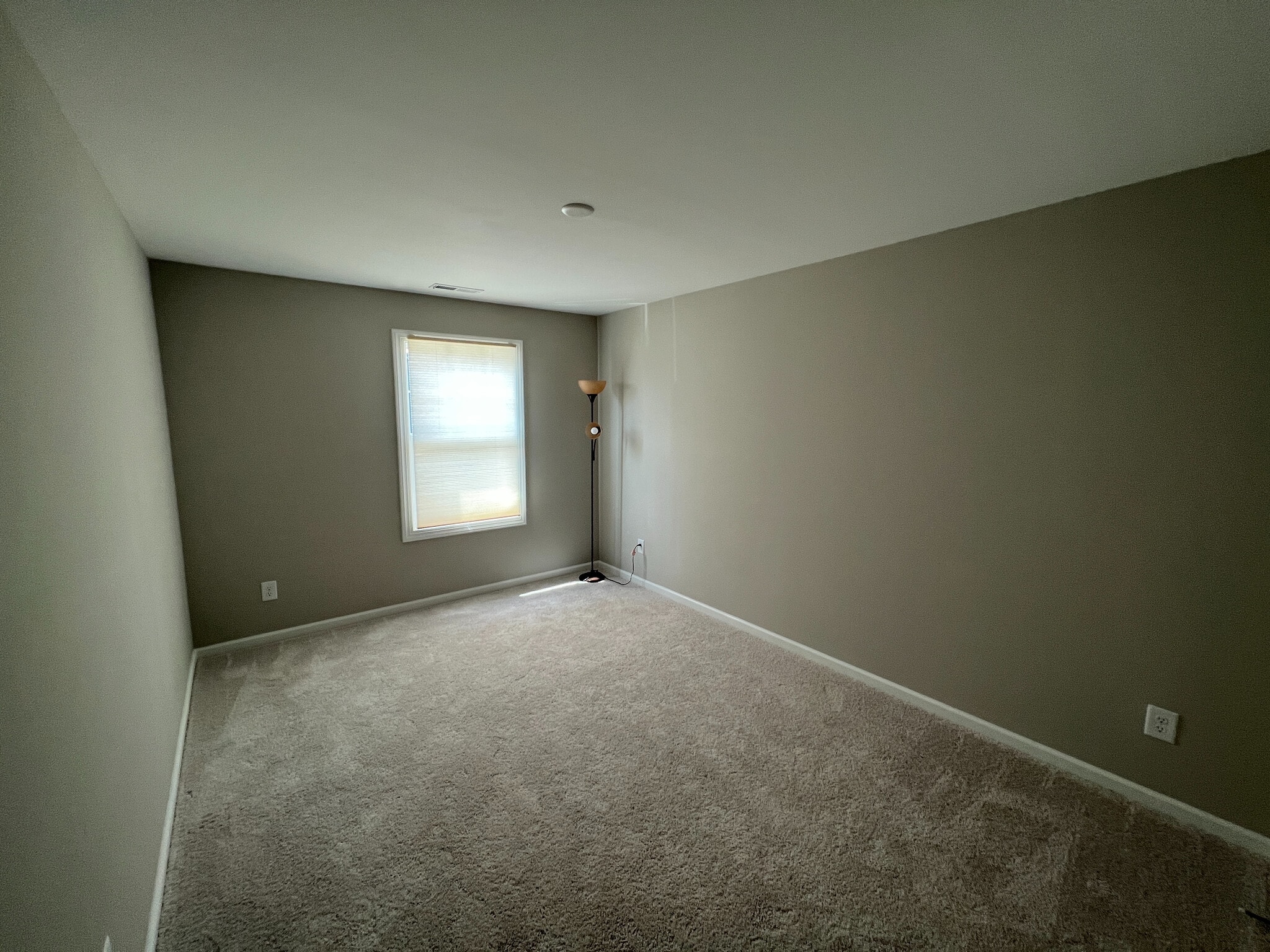 Building Photo - Room in Single Family Home on Tawny View Ln