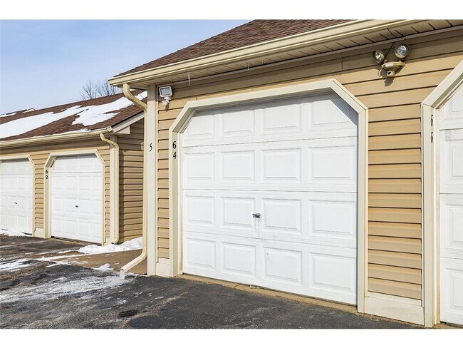 Building Photo - 64 E 13th St