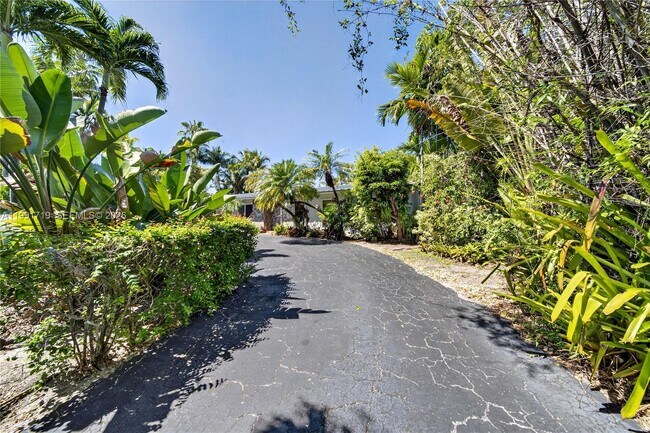 Building Photo - 10142 SW 79th Ave