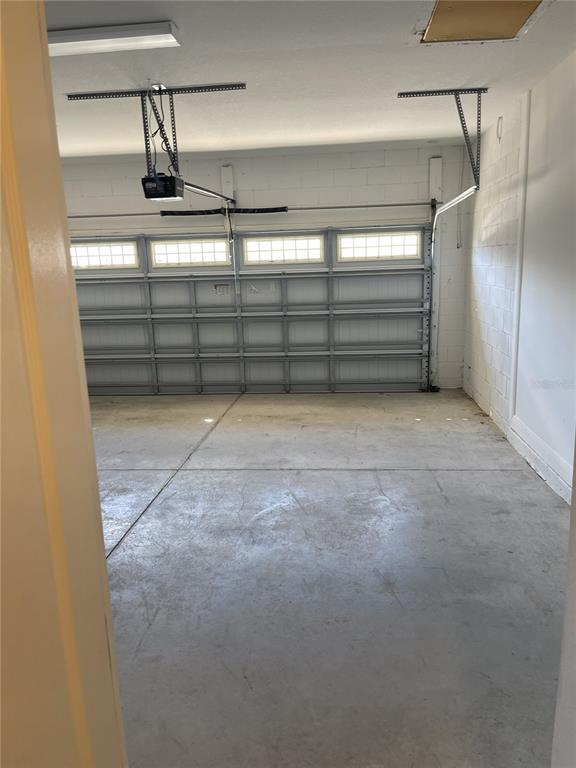 Building Photo - 2062 Redbay Ave