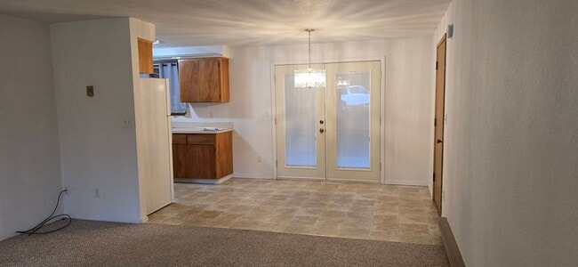 Building Photo - Four Bedroom Home with Fenced Yard in Green