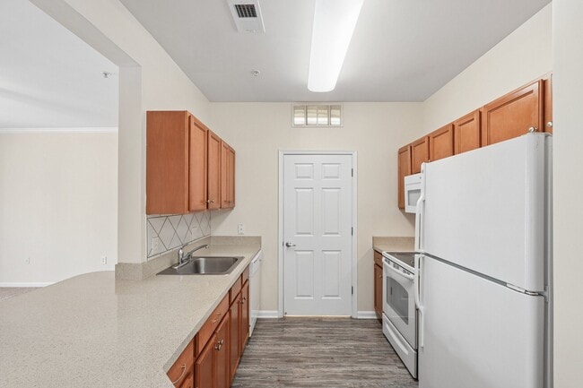 Building Photo - Gleneagles Apartments