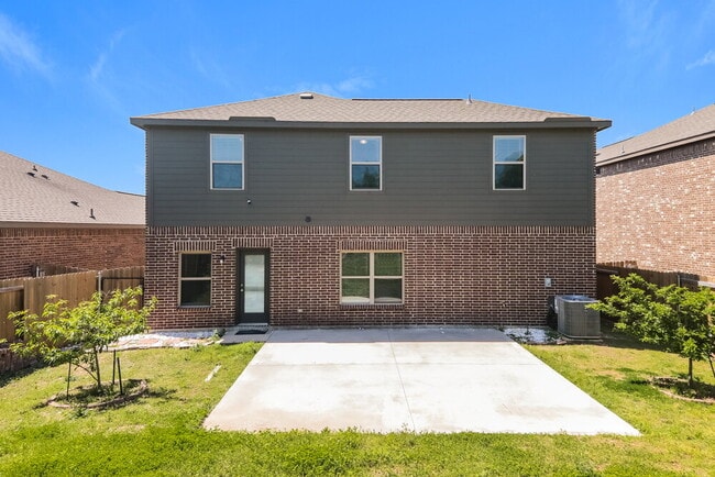 Building Photo - 2928 Parker Dr