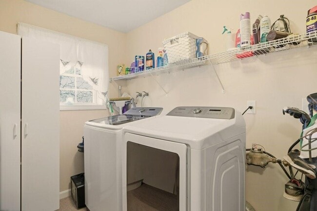 Building Photo - 5 Leland Point Dr