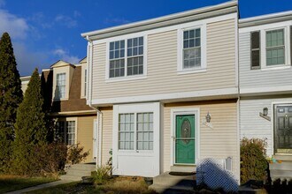 Building Photo - Beautiful Townhome Near Gunner's Lake in Germantown