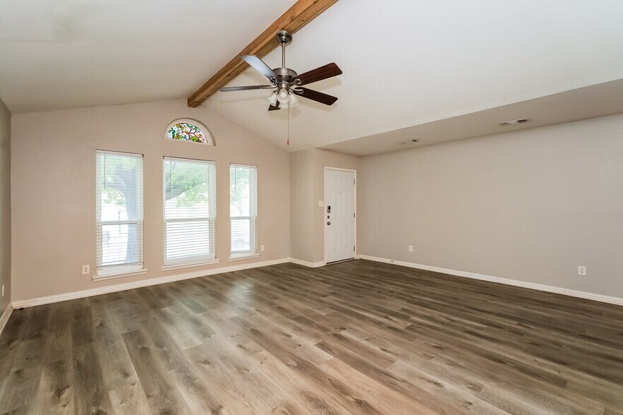 Building Photo - 556 Blue Haze Dr