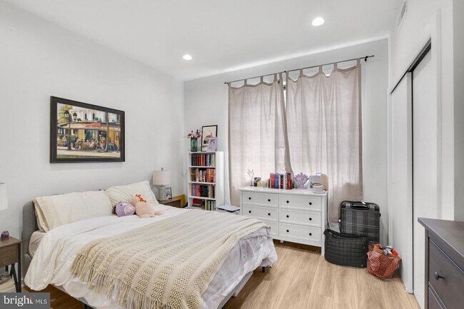 Building Photo - 385 Martin St