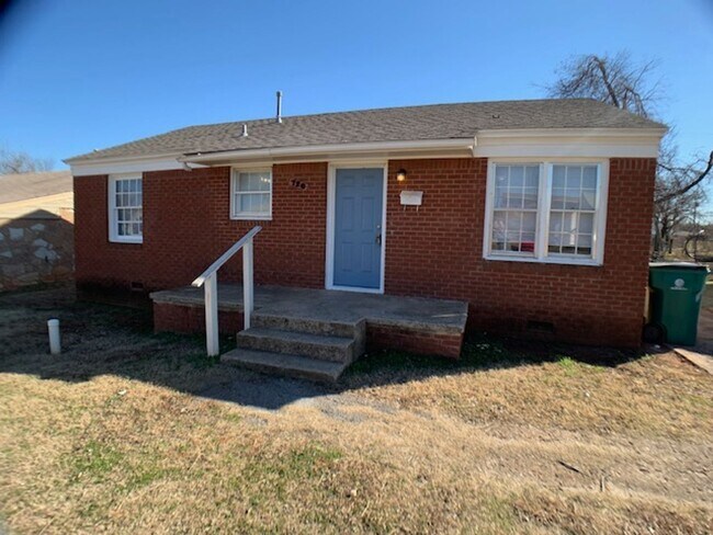 Primary Photo - 3 Bed Home