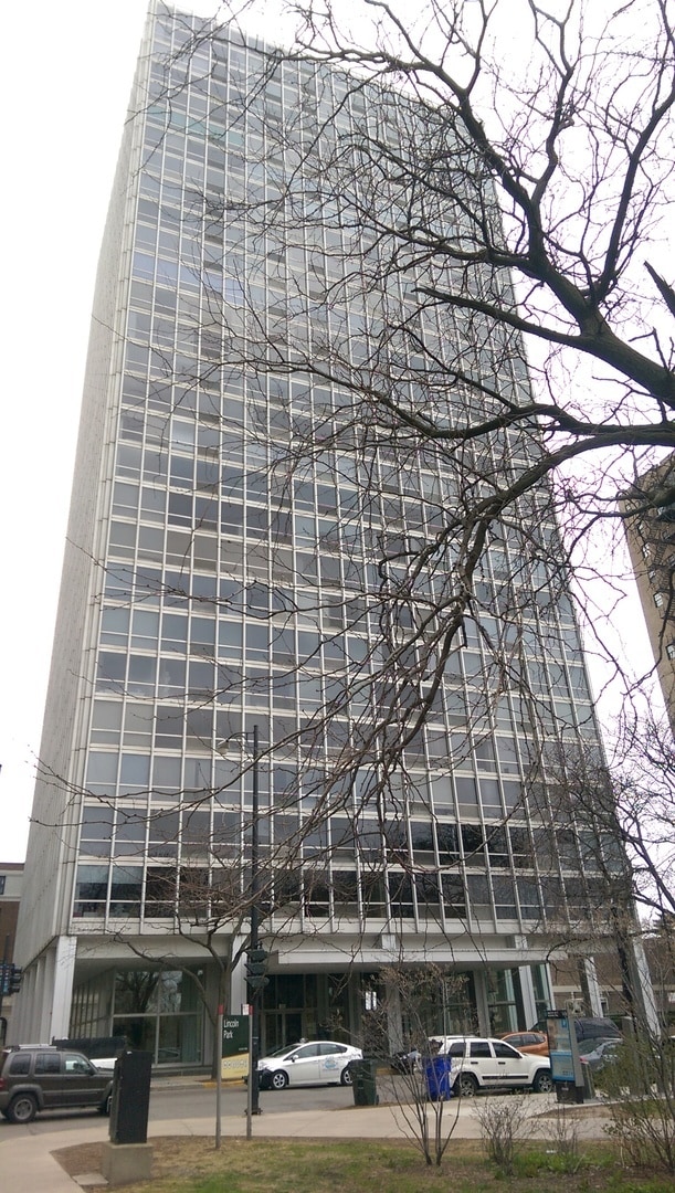 Building Photo - 2400 N Lakeview Ave