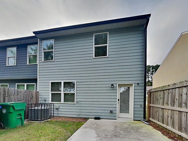 Building Photo - 2860 Saratoga Lake View