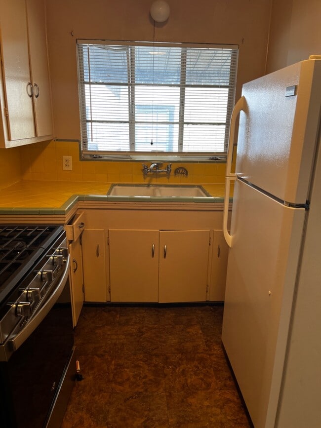 Building Photo - 1126 Bailey Ave