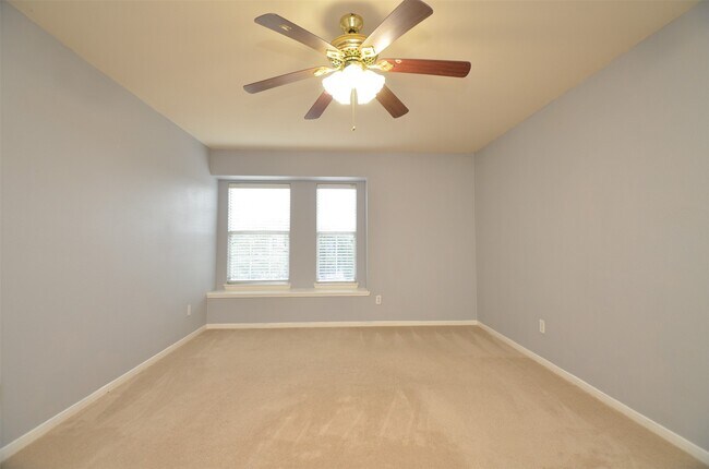 Building Photo - 2707 Roaring Oaks Ln