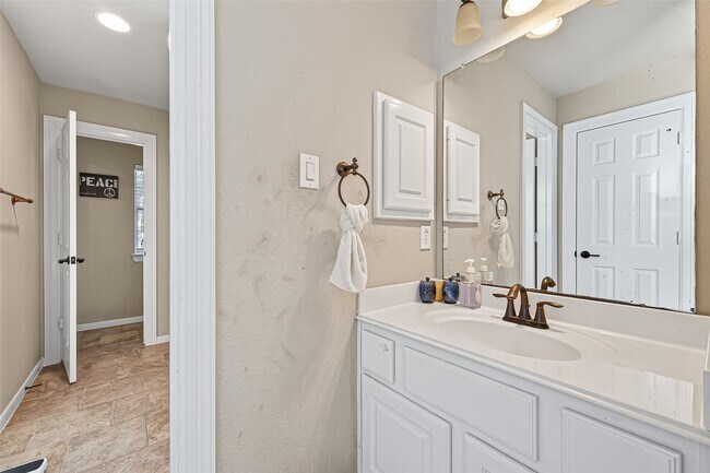 Building Photo - 1206 Coleridge St