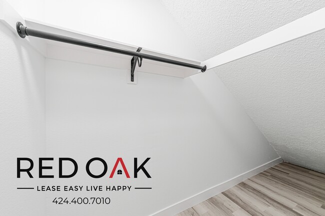 Building Photo - 9809 Regent St