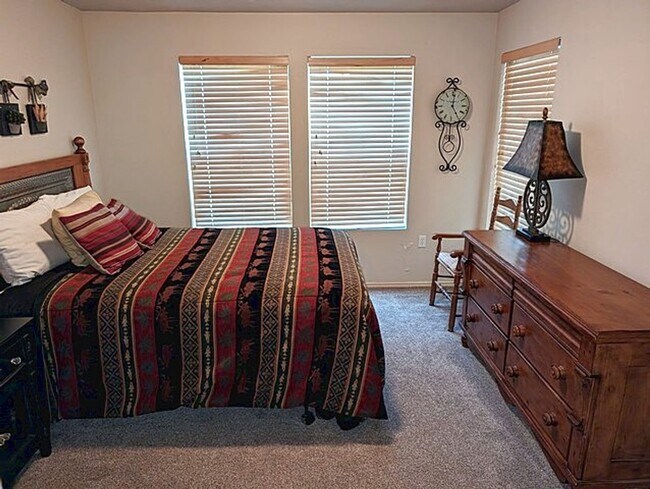 Building Photo - Fully Furnished Fox Bay Condo, AC, 2 Parki...