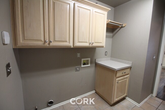 Building Photo - 2808 Stonebrook Rd