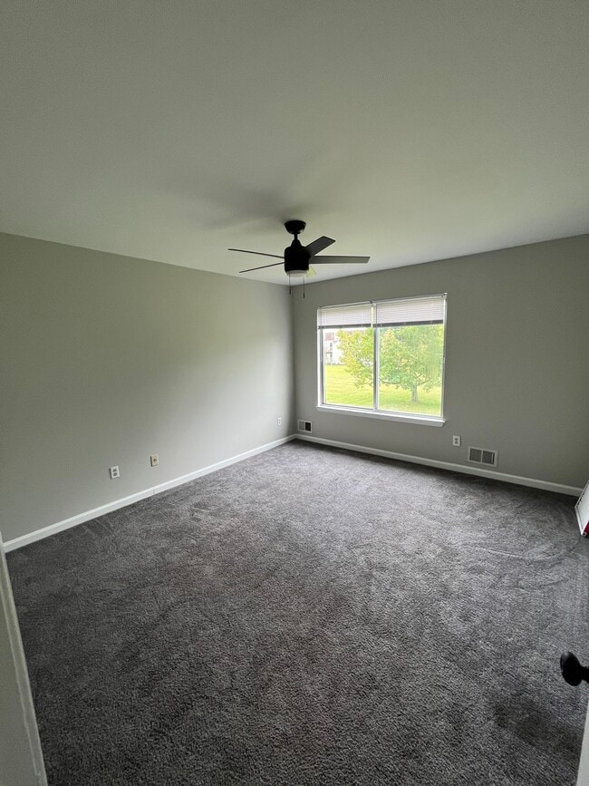 Building Photo - 204 Sandstone Ct