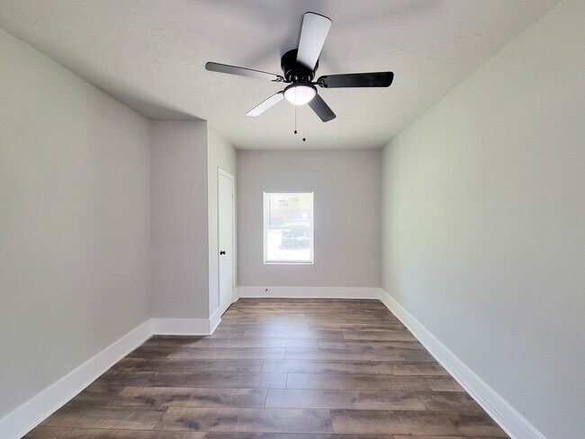 Building Photo - 5815 Southseas St