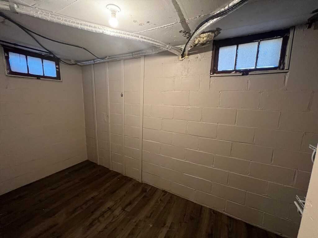 Building Photo - 39 Snow St