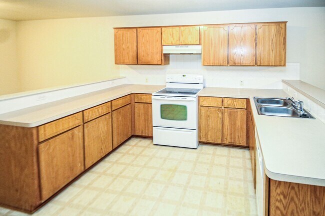 Building Photo - Spacious 3BR/2BA Fourplex with Private Backyard