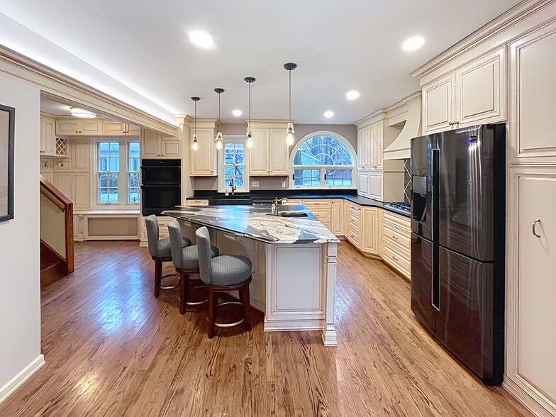 Building Photo - 2265 Stillman Rd