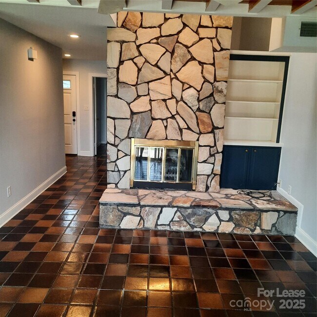 Building Photo - 7505 Mariner Cove Dr