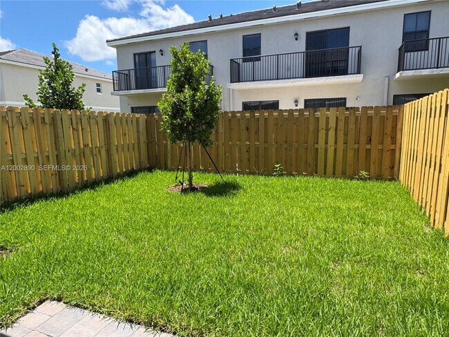 Building Photo - 178 NE 14th St