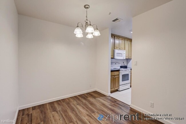 Building Photo - 2 br, 2 bath Condo - 3173 Wayside Plaza, W...