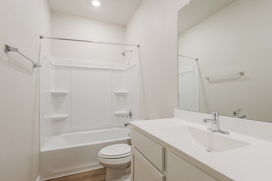 Building Photo - 16455 Hill Dr