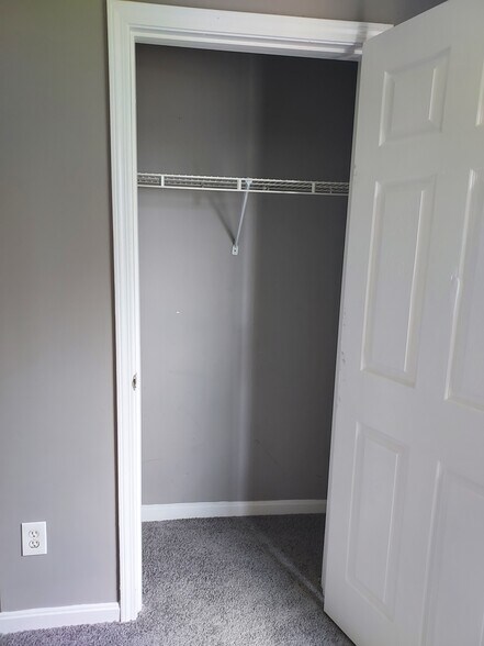 closet space - 1216 Lipps Ln